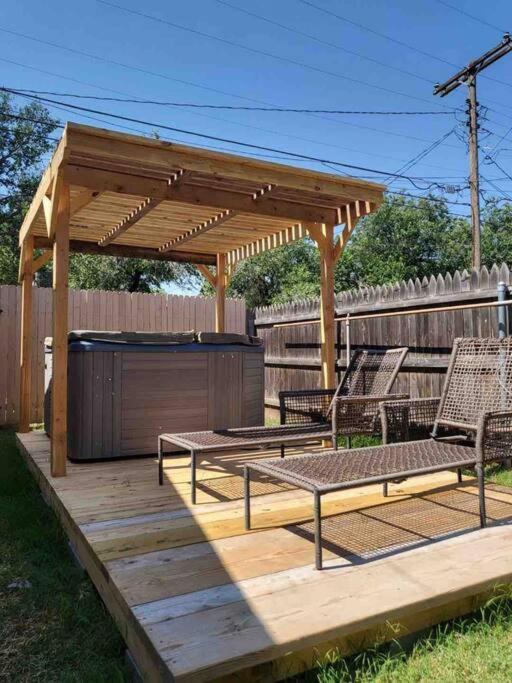 Luxury Oasis- 1 Bedroom Romantic Getaways Lubbock Exterior photo