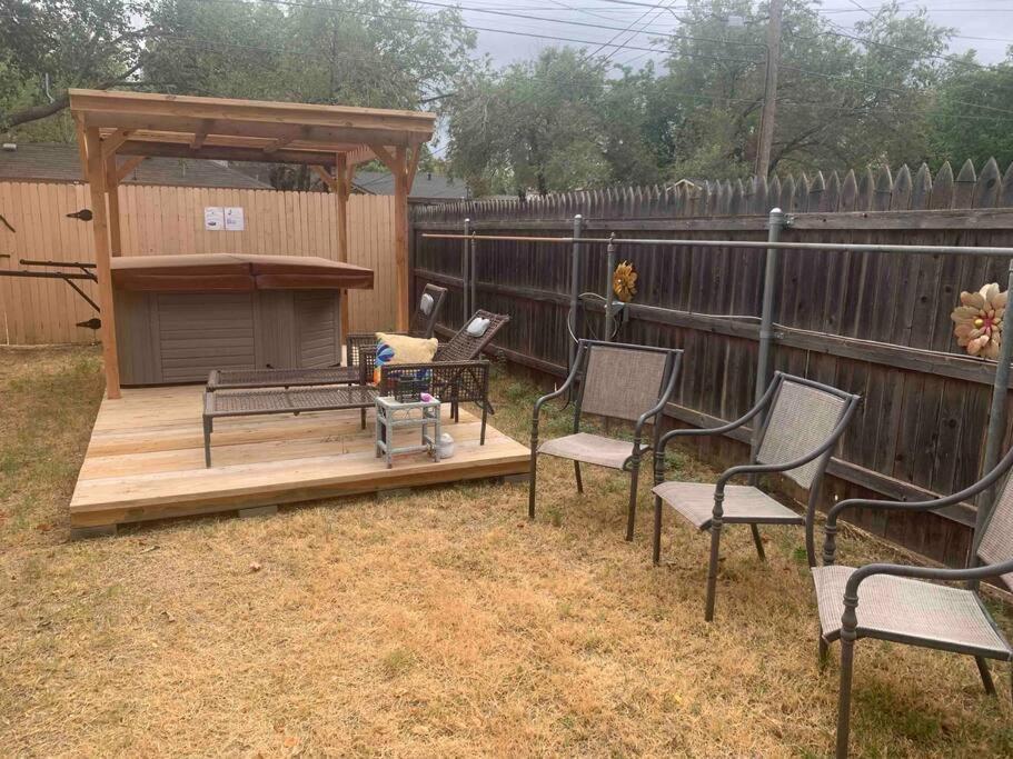 Luxury Oasis- 1 Bedroom Romantic Getaways Lubbock Exterior photo